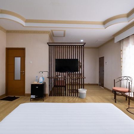 Sartini Inn Jogja ยอกยาการ์ตา ภายนอก รูปภาพ