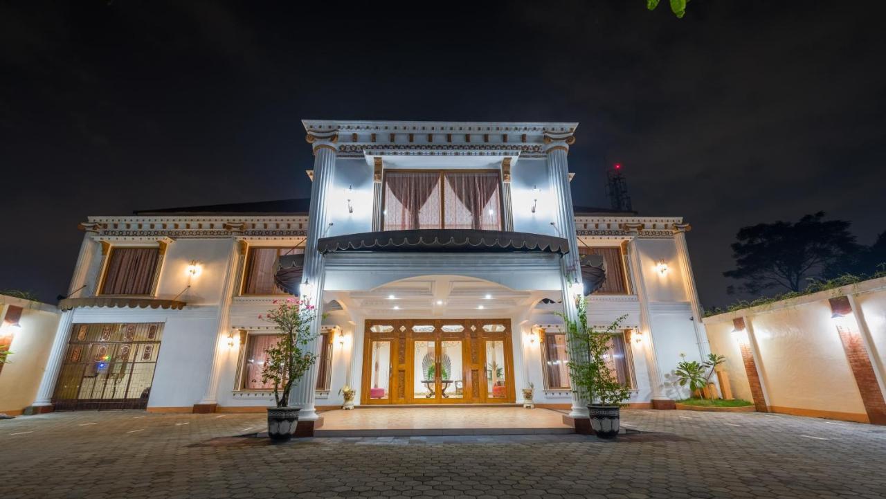 Sartini Inn Jogja ยอกยาการ์ตา ภายนอก รูปภาพ