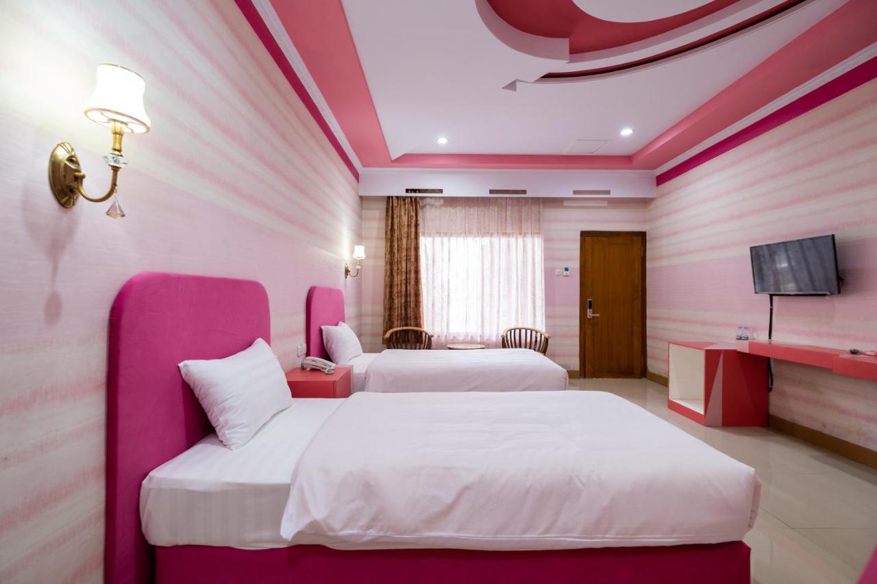 Sartini Inn Jogja ยอกยาการ์ตา ภายนอก รูปภาพ