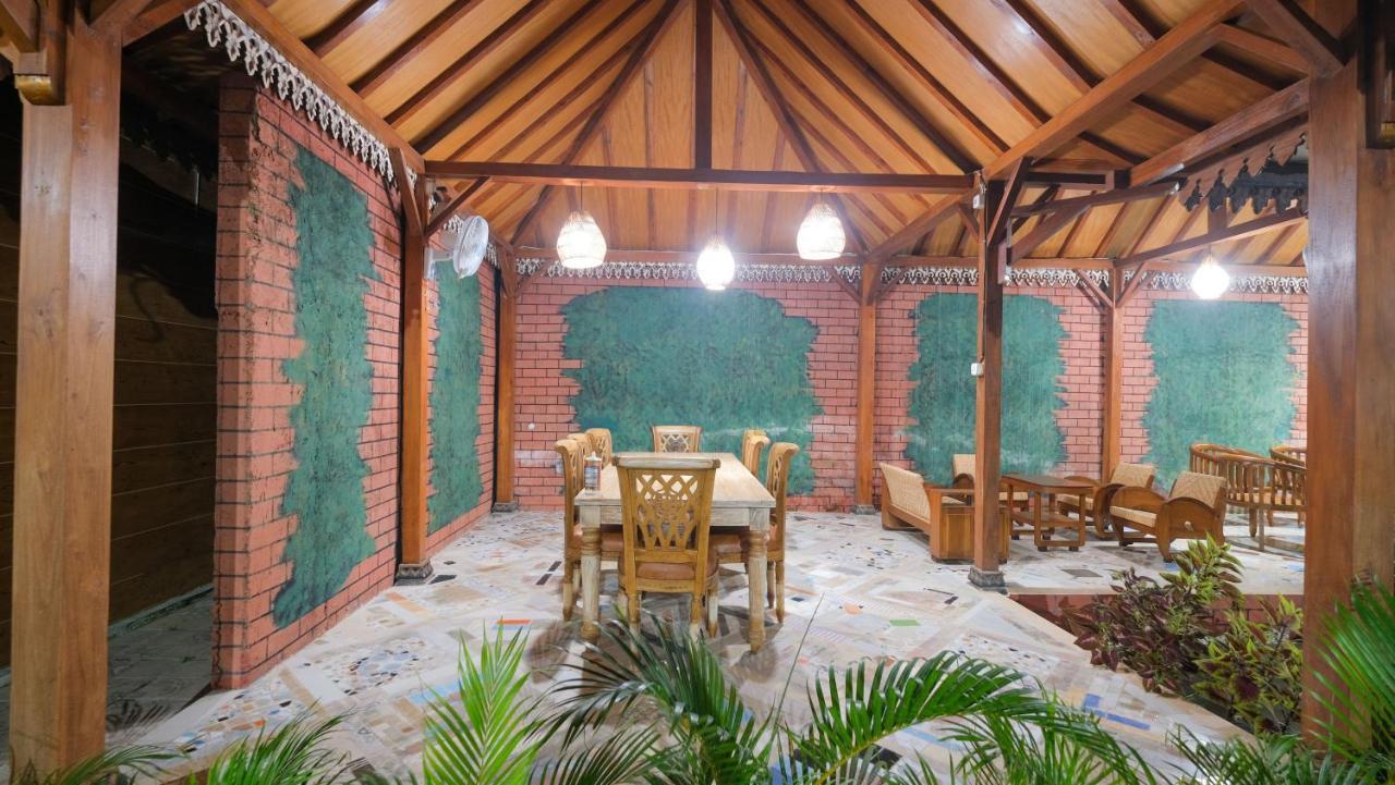 Sartini Inn Jogja ยอกยาการ์ตา ภายนอก รูปภาพ