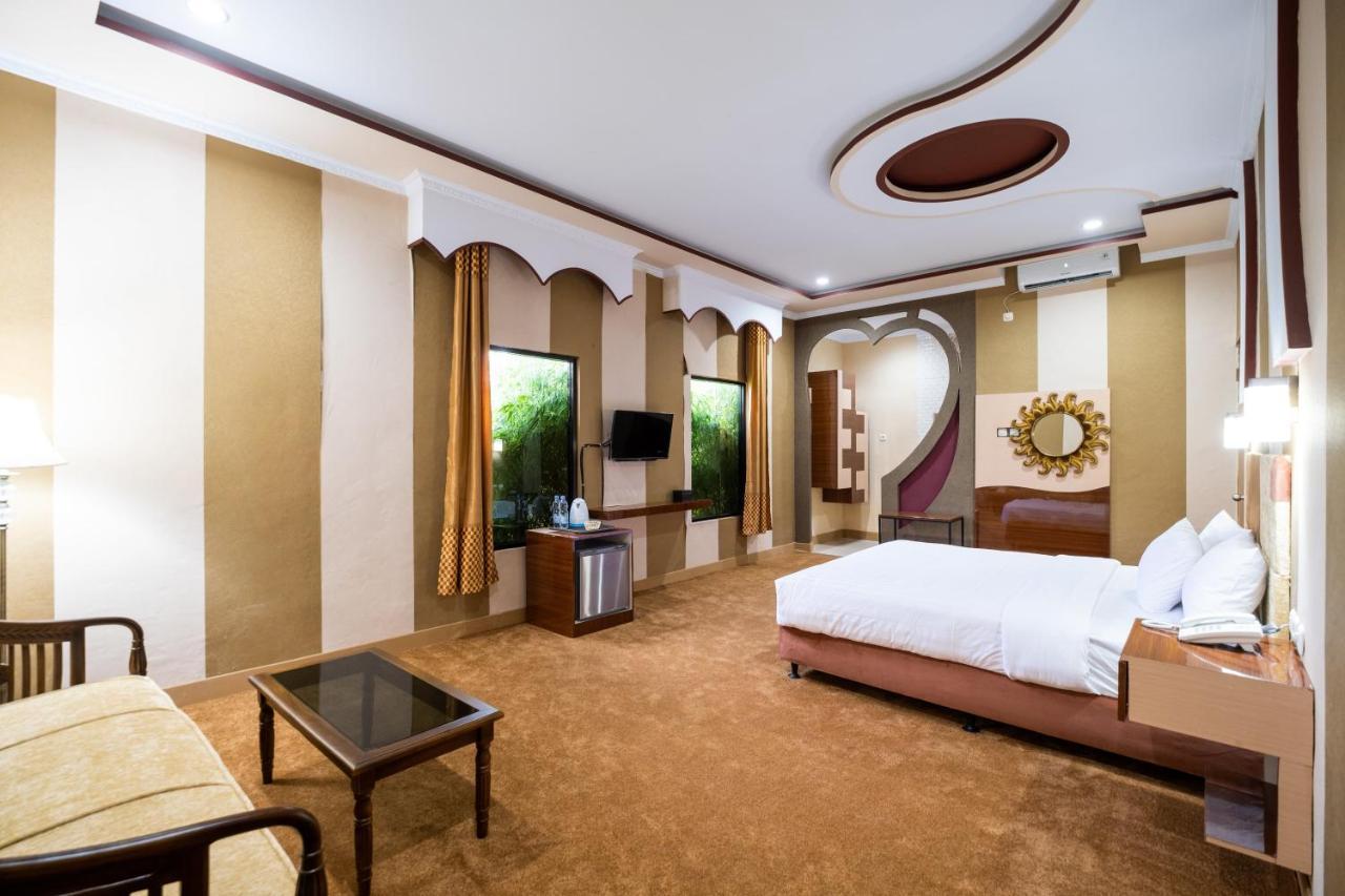 Sartini Inn Jogja ยอกยาการ์ตา ภายนอก รูปภาพ