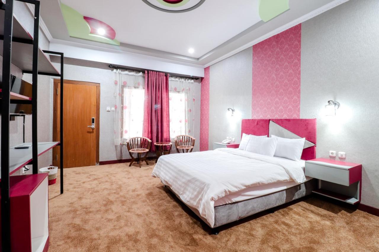 Sartini Inn Jogja ยอกยาการ์ตา ภายนอก รูปภาพ