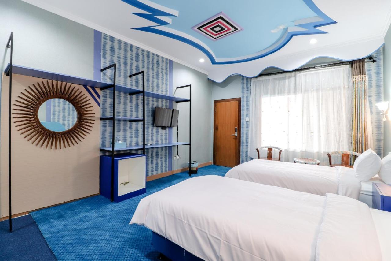 Sartini Inn Jogja ยอกยาการ์ตา ภายนอก รูปภาพ