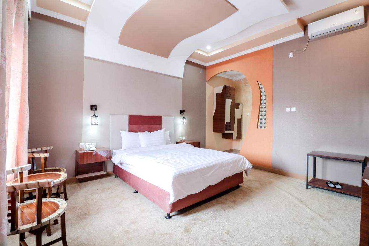 Sartini Inn Jogja ยอกยาการ์ตา ภายนอก รูปภาพ