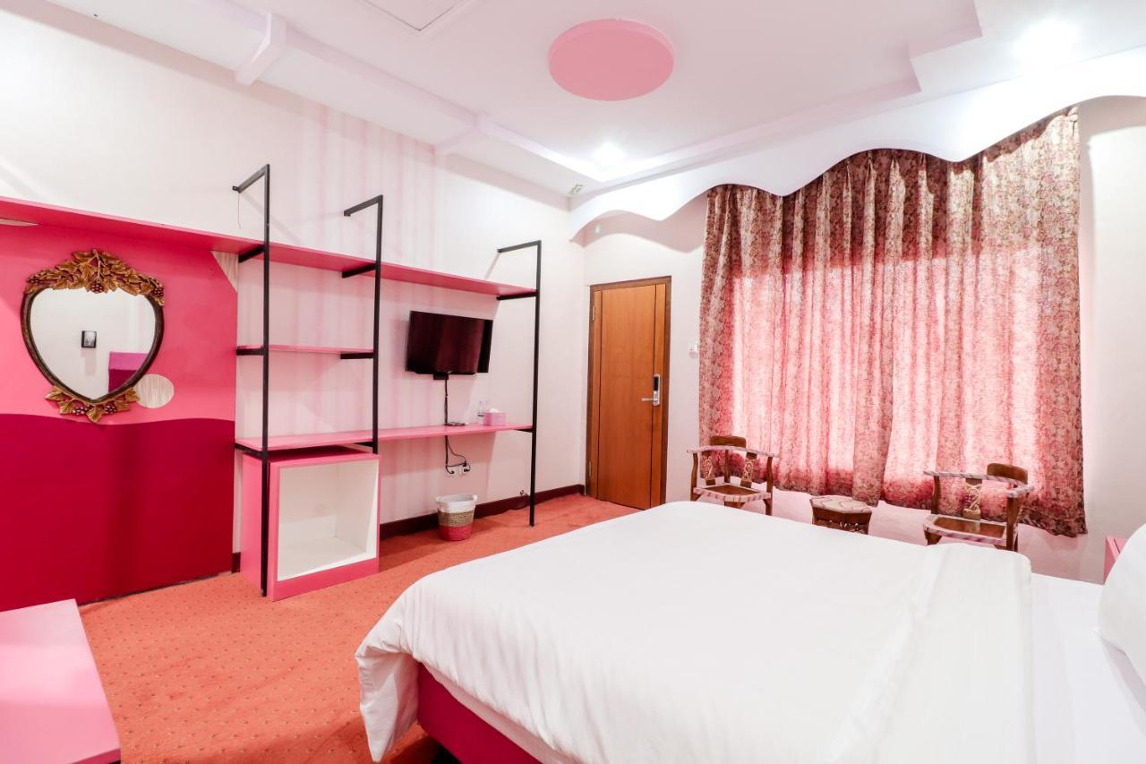 Sartini Inn Jogja ยอกยาการ์ตา ภายนอก รูปภาพ