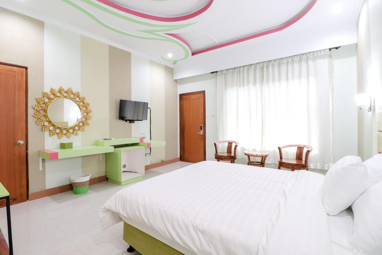 Sartini Inn Jogja ยอกยาการ์ตา ภายนอก รูปภาพ
