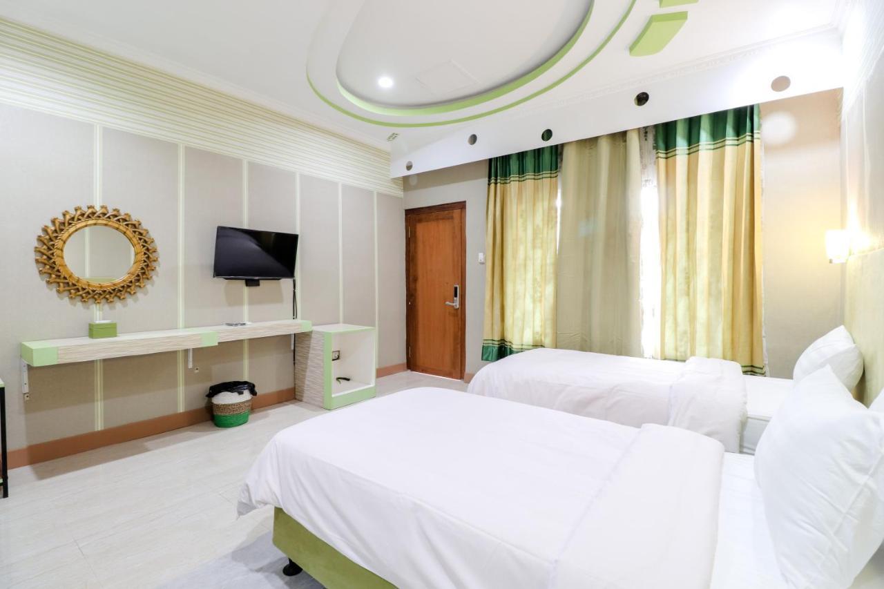 Sartini Inn Jogja ยอกยาการ์ตา ภายนอก รูปภาพ