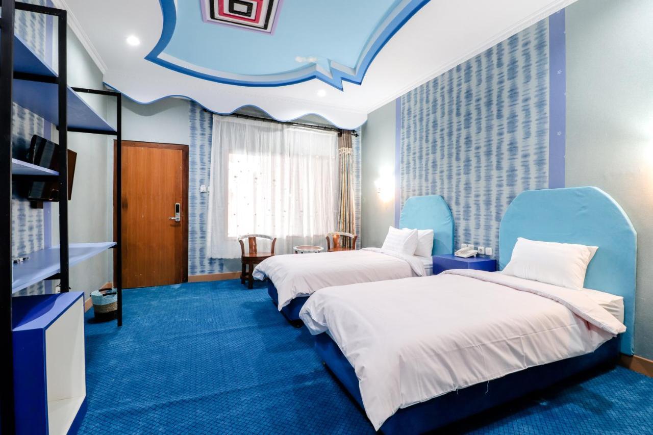 Sartini Inn Jogja ยอกยาการ์ตา ภายนอก รูปภาพ