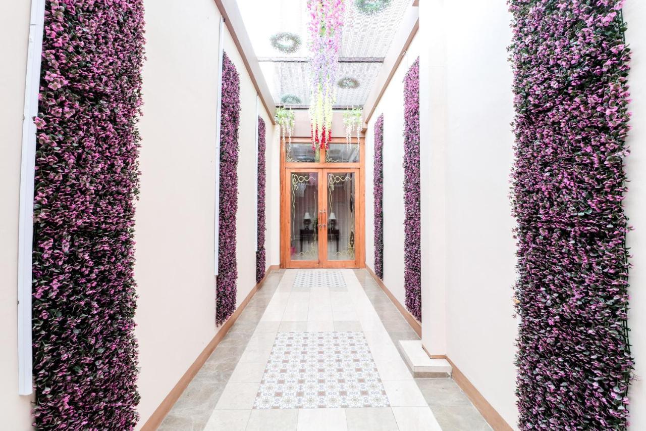 Sartini Inn Jogja ยอกยาการ์ตา ภายนอก รูปภาพ
