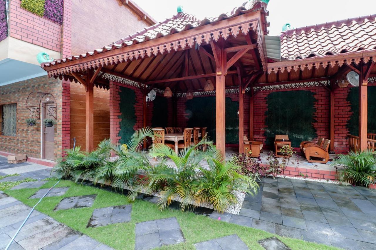 Sartini Inn Jogja ยอกยาการ์ตา ภายนอก รูปภาพ